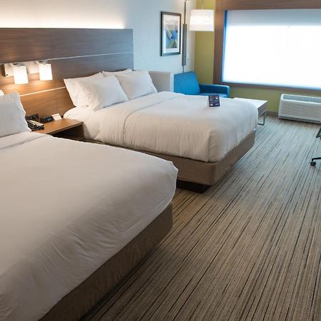 Holiday Inn Express & Suites - Warsaw - E Center By Ihg Εξωτερικό φωτογραφία