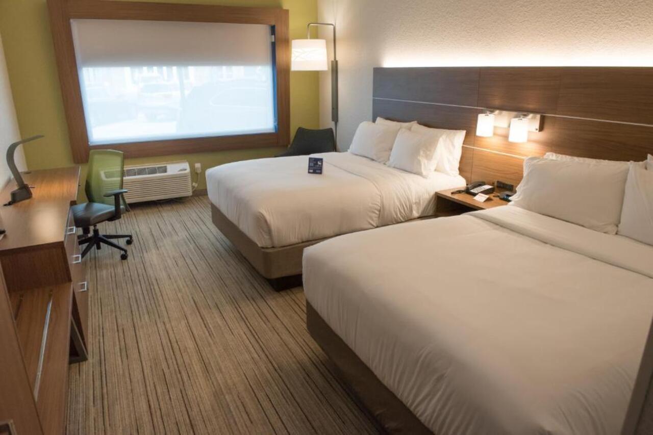 Holiday Inn Express & Suites - Warsaw - E Center By Ihg Εξωτερικό φωτογραφία