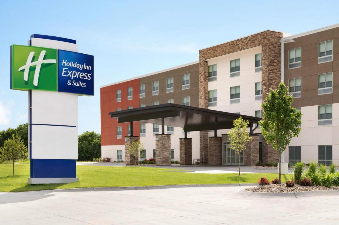 Holiday Inn Express & Suites - Warsaw - E Center By Ihg Εξωτερικό φωτογραφία
