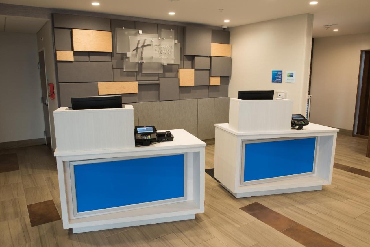 Holiday Inn Express & Suites - Warsaw - E Center By Ihg Εξωτερικό φωτογραφία