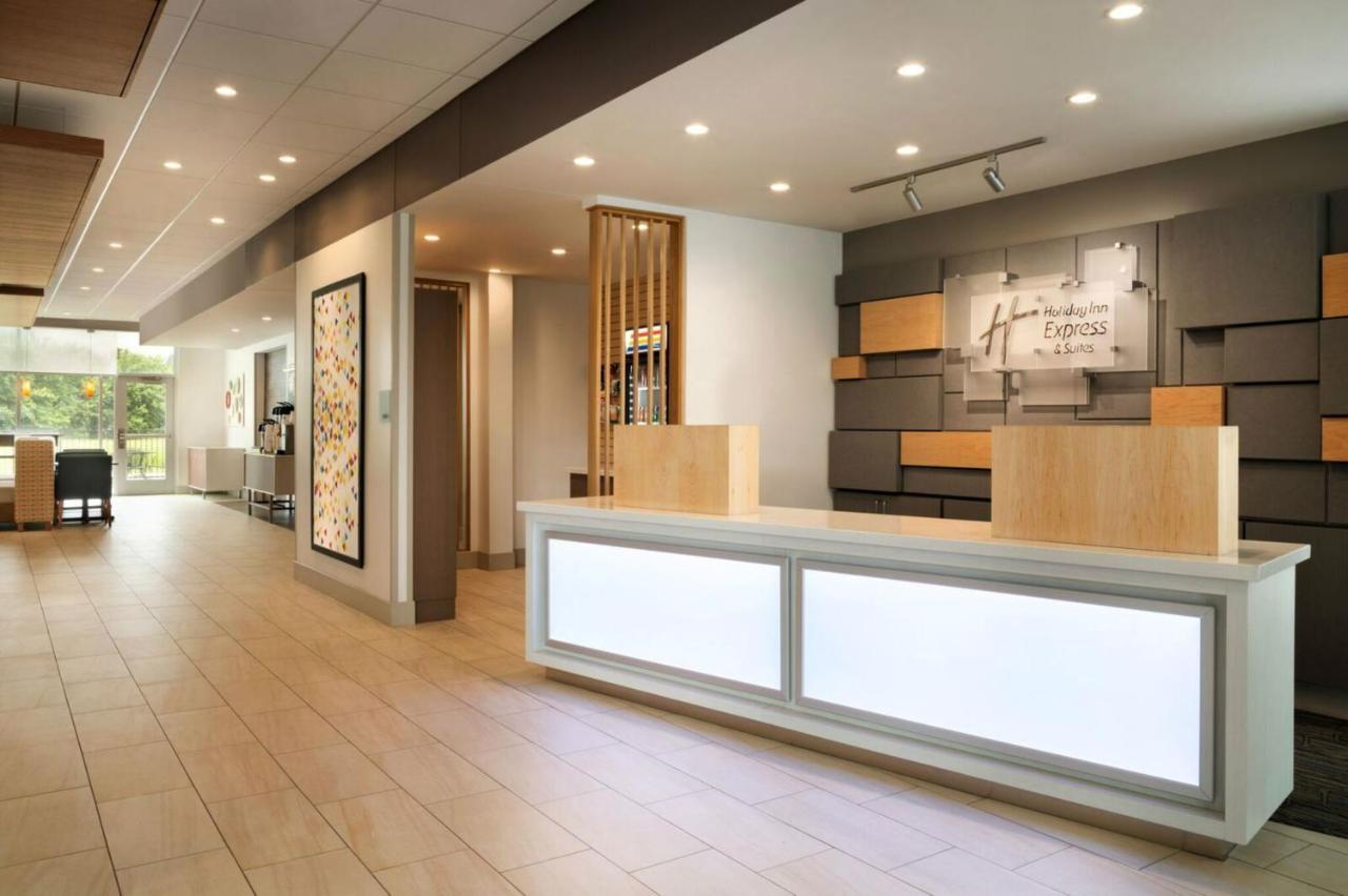 Holiday Inn Express & Suites - Warsaw - E Center By Ihg Εξωτερικό φωτογραφία