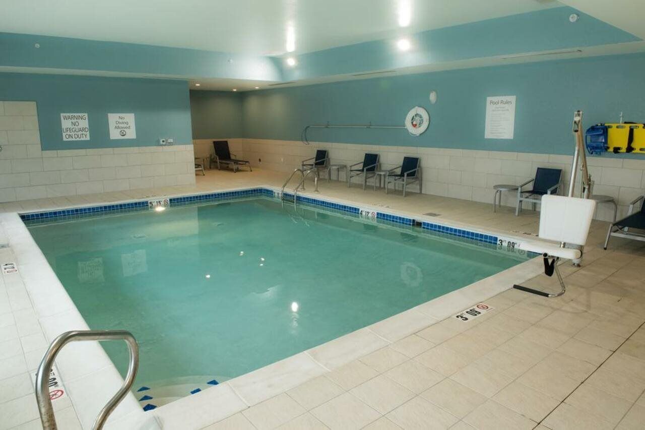 Holiday Inn Express & Suites - Warsaw - E Center By Ihg Εξωτερικό φωτογραφία